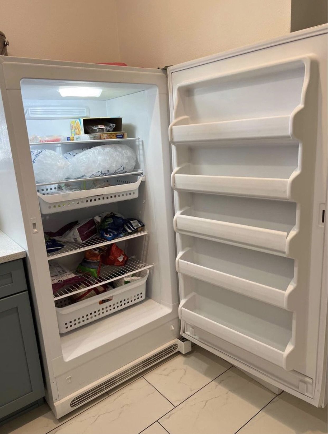 22 Cubic feet Upright Freezer