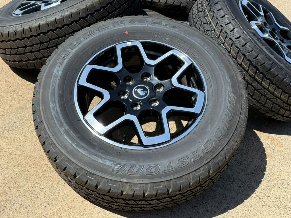 NEW 2024 Ford Bronco Outer Banks Wheels Bridgestone Dueler A/T 255/70/17 99% 6x5.5 Ford Ranger