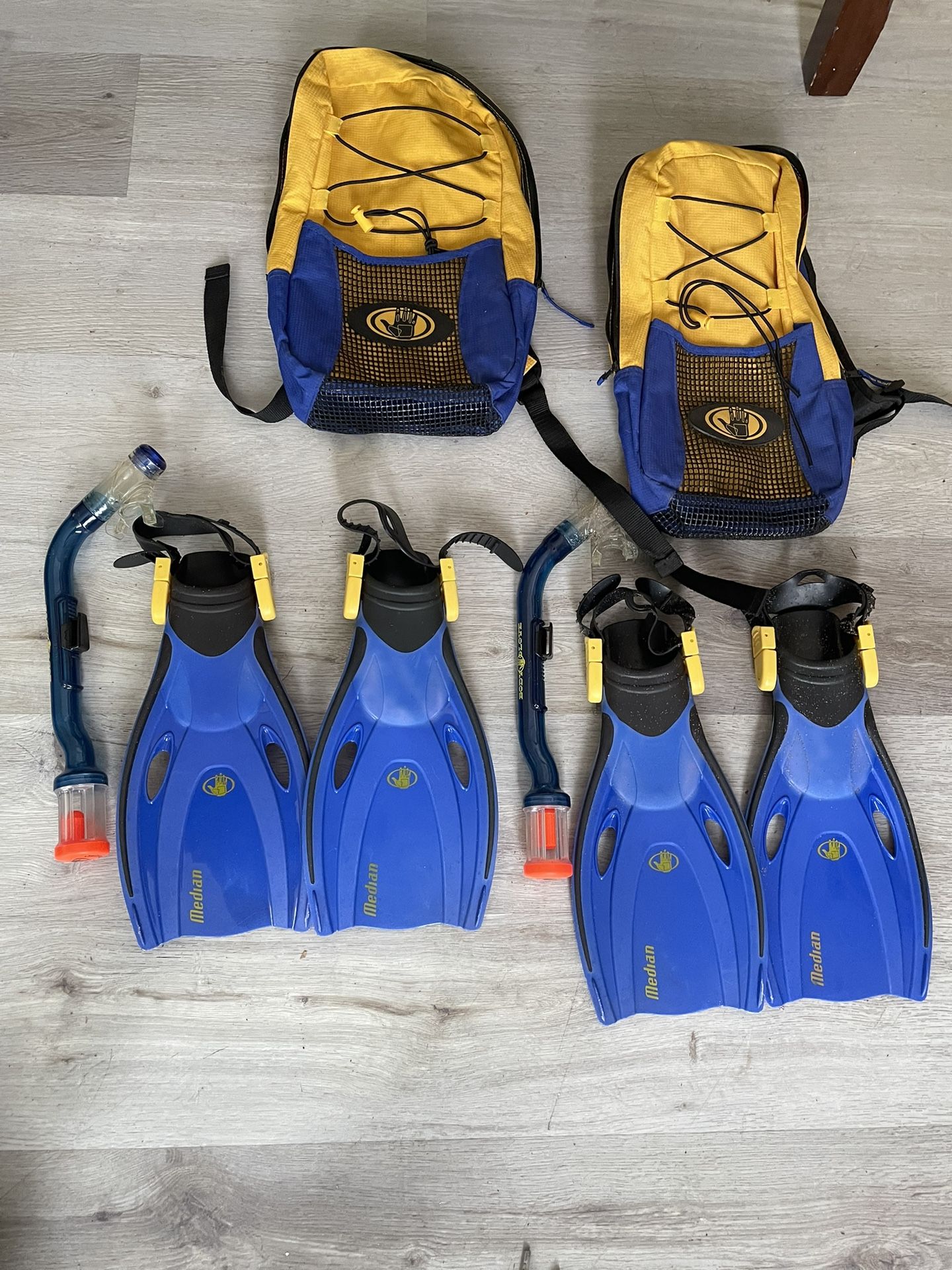Children’s Diving Fins .. With Cases Size 9 - 10