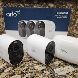 THREE Arlo Essential Wireless Spotlight Security Camera in Box Used Battery USB charging Cord