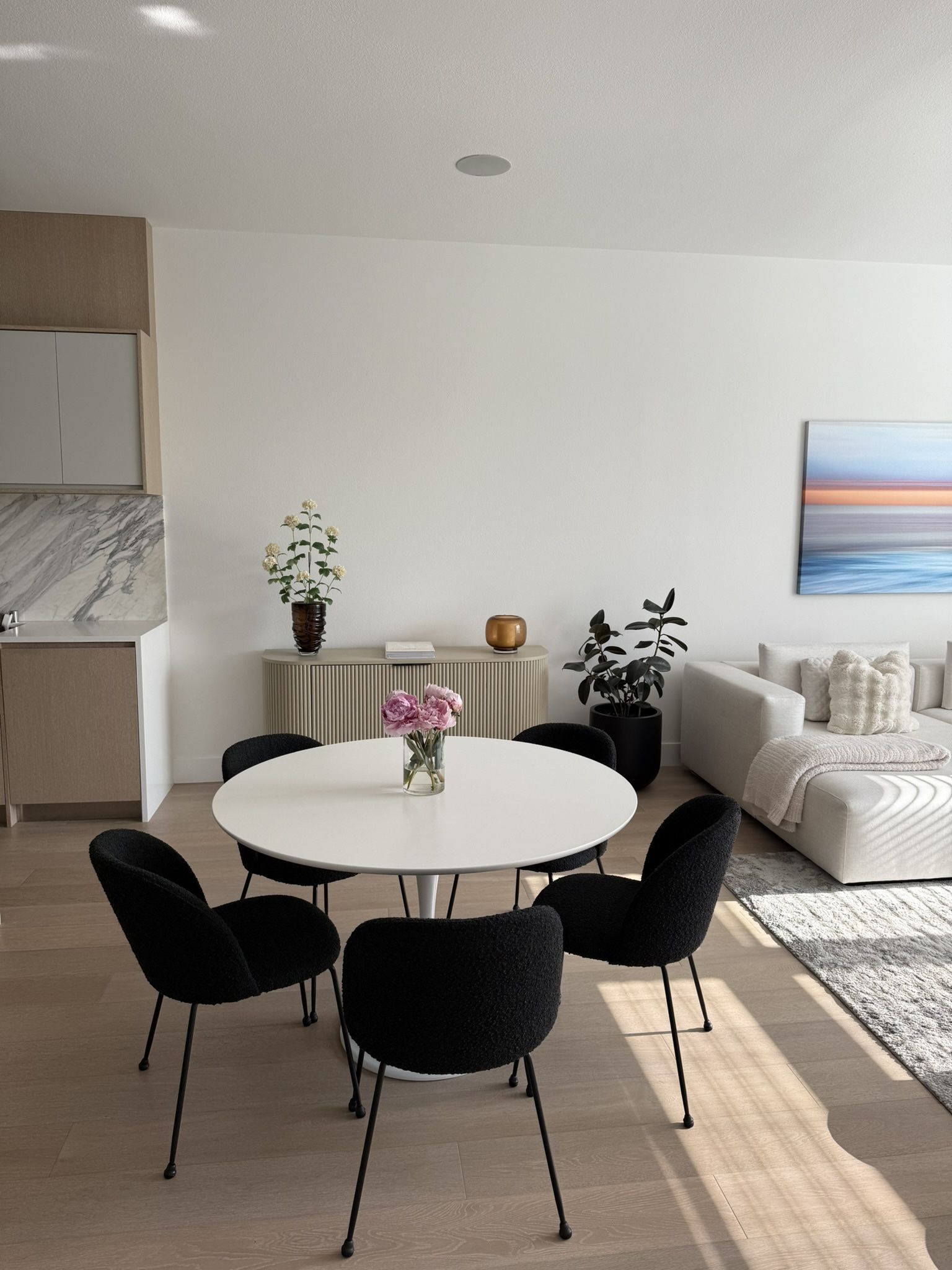 Rove concepts Modern Organic Dining Set – Oval Table + 5 Bouclé Chairs