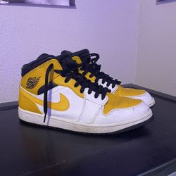 Jordan 1 Mid University Gold