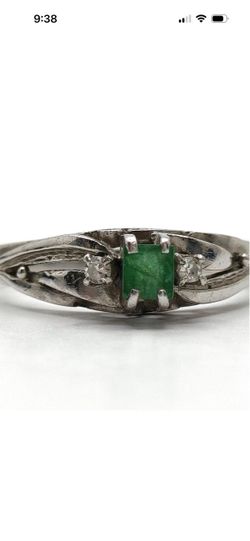 PLATINUM EMERALD DIAMOND RING