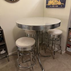 Vintage Bar Table High Top With Stools 