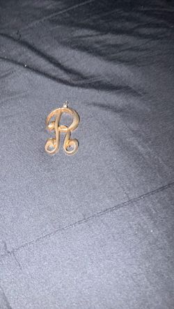 Initial pendant