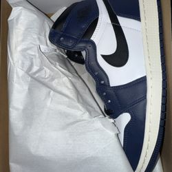 AJ1 Midnight Navy Size 8 