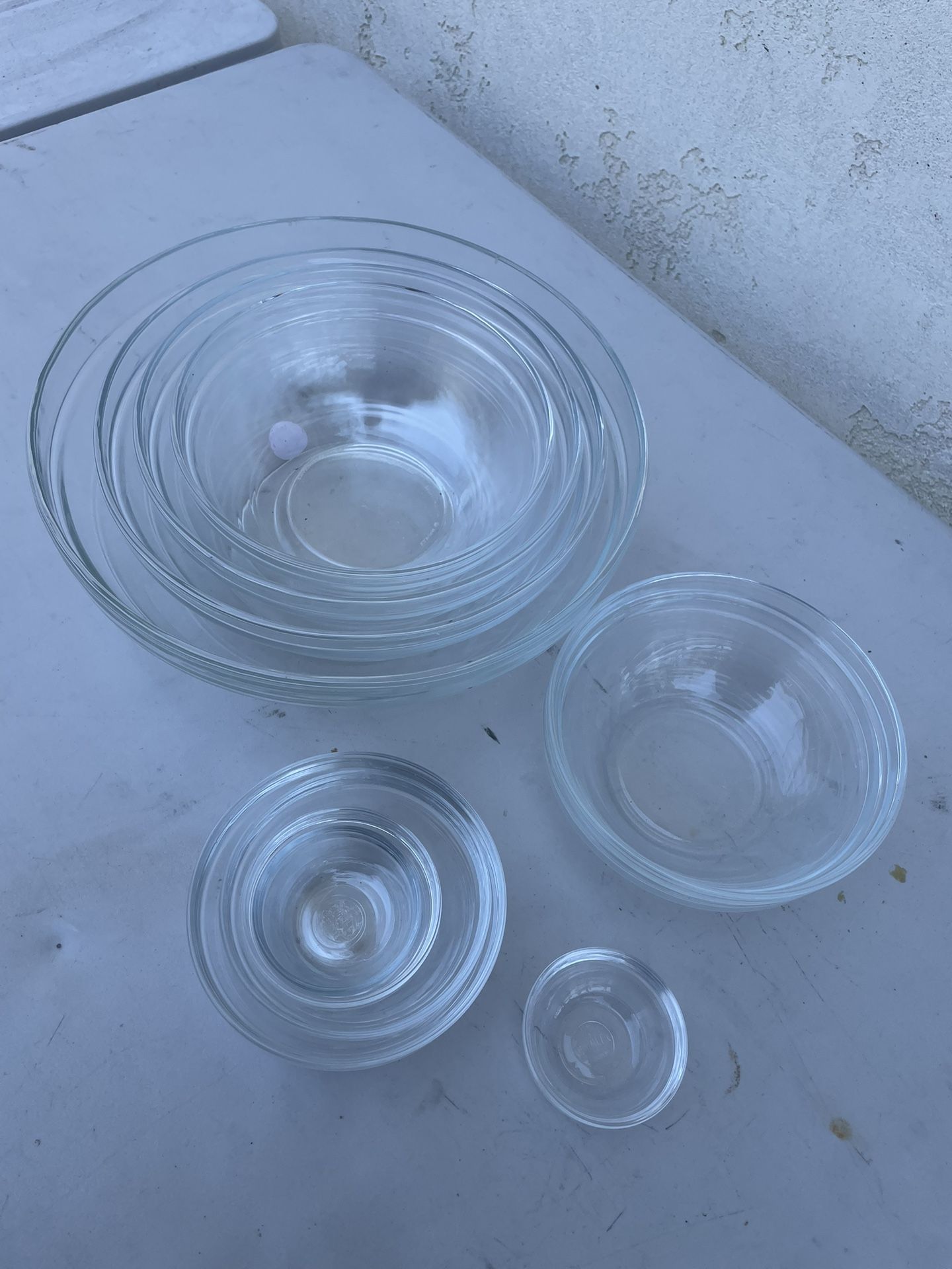 Set Of 11 Glas Bowls Different Sizes
