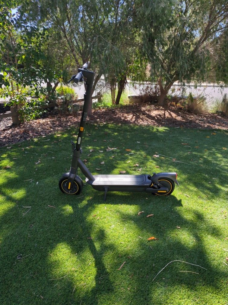 Max G2 Electric KickScooter