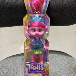 Trolls Band Together – Poppy Doll (by Mattel)