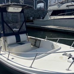 ♨️Price Reduction ♨️  ⚓️Fisherman Dream 🛟  * Classic 1990 Mako 20’ Center Console *    That  is in excellent condition boat was just fully gone threw