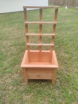 Handcrafted Cedar Raised Planter – Perfect for Veggies or Flowers
20" x 14.5" x 16"  9 1/4" deep