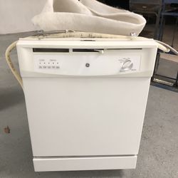 GE White Dishwasher 