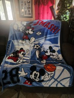 Mickey smash baseball fleece throw