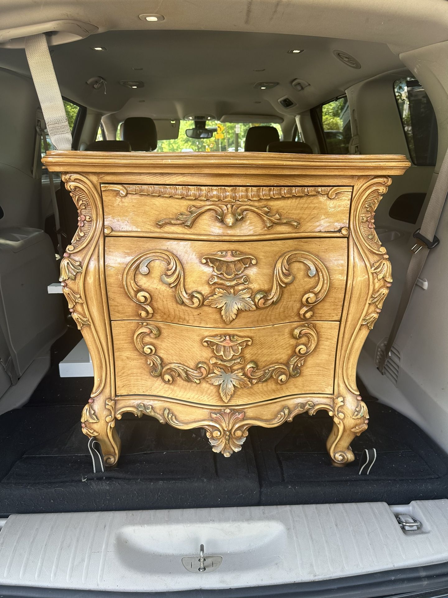 They don’t make them like this anymore. Absolutely beautiful piece delivery available for a fee curbside drop off New Jersey only