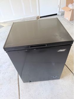Arctic King 5 Cubic Foot Chest Freezer