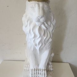 Lion Statue 