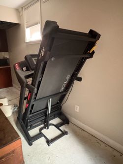 🚚 MOVING SALE – Treadmill
