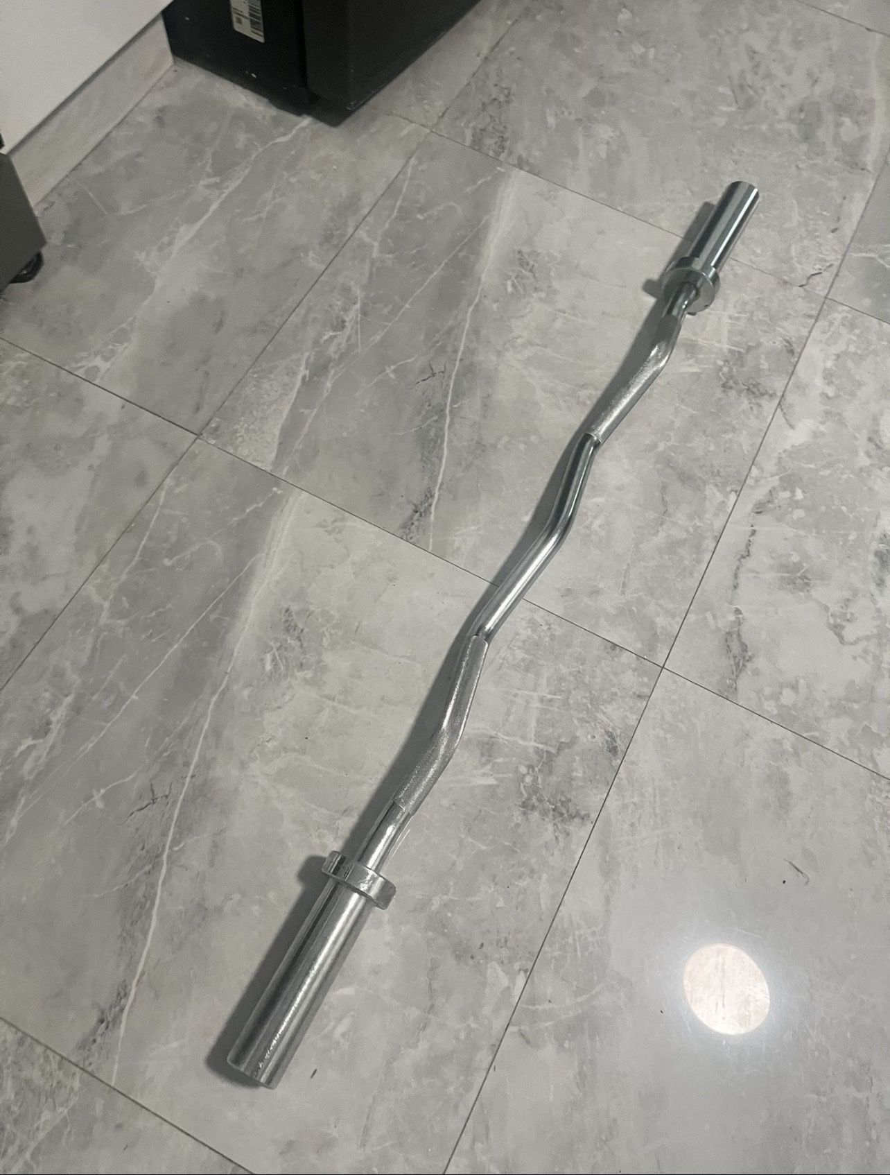 Brand new in wrapper ez curl barbell bar for Olympic weights plates Have Other Item On Page Also For Sale