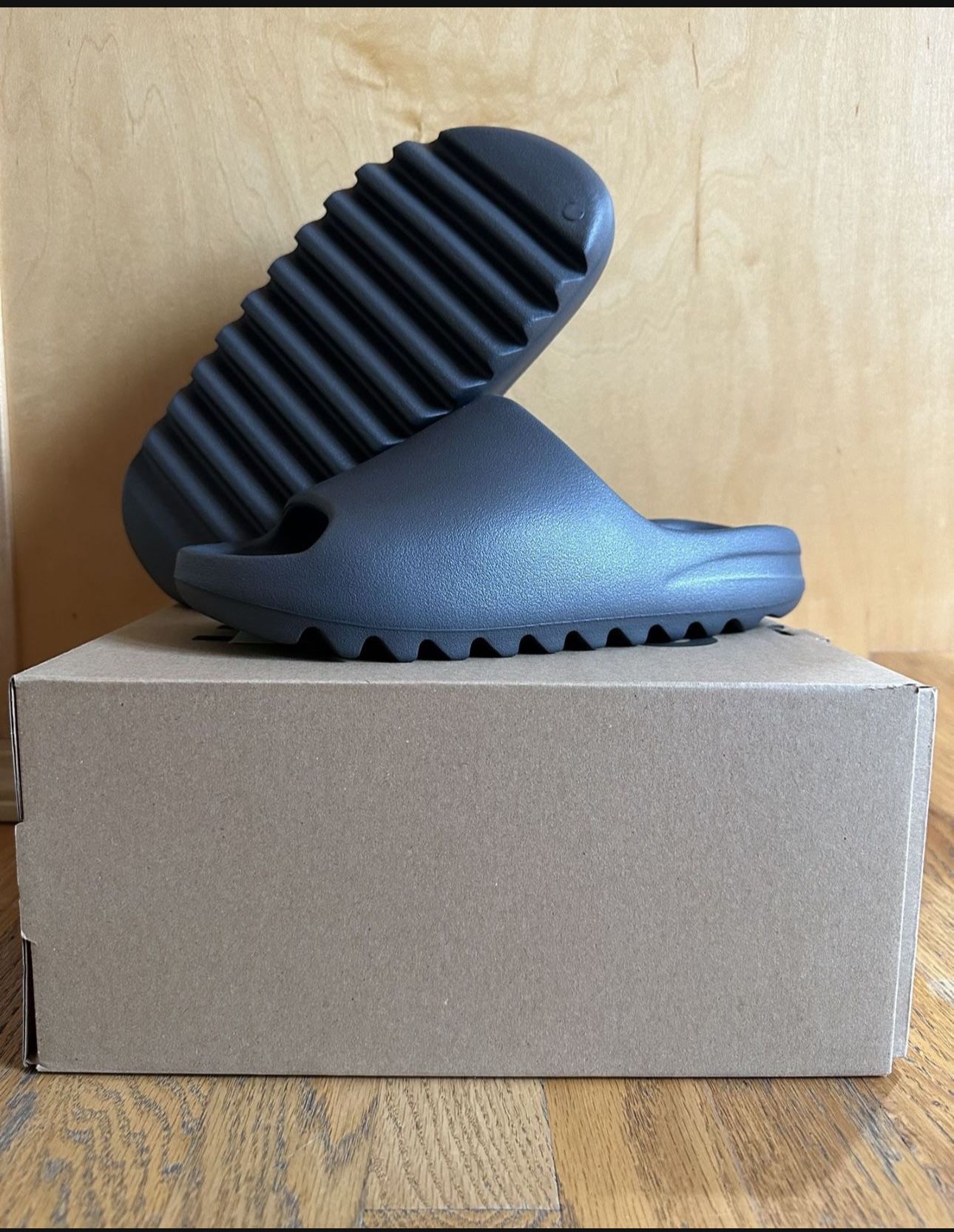 Adidas Yeezy Slide Granite ID4132 Men’s Size 10 Brand New