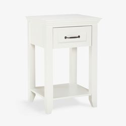 Pottery Barn Hampton nightstand (set of 2)