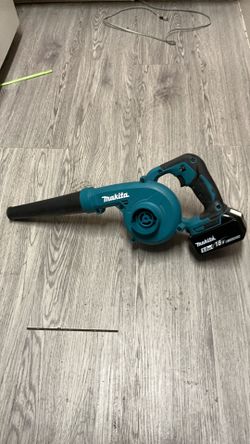 Makita dub 185 blower comes with 5.0  battery