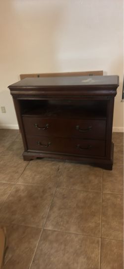 Dresser/bar
