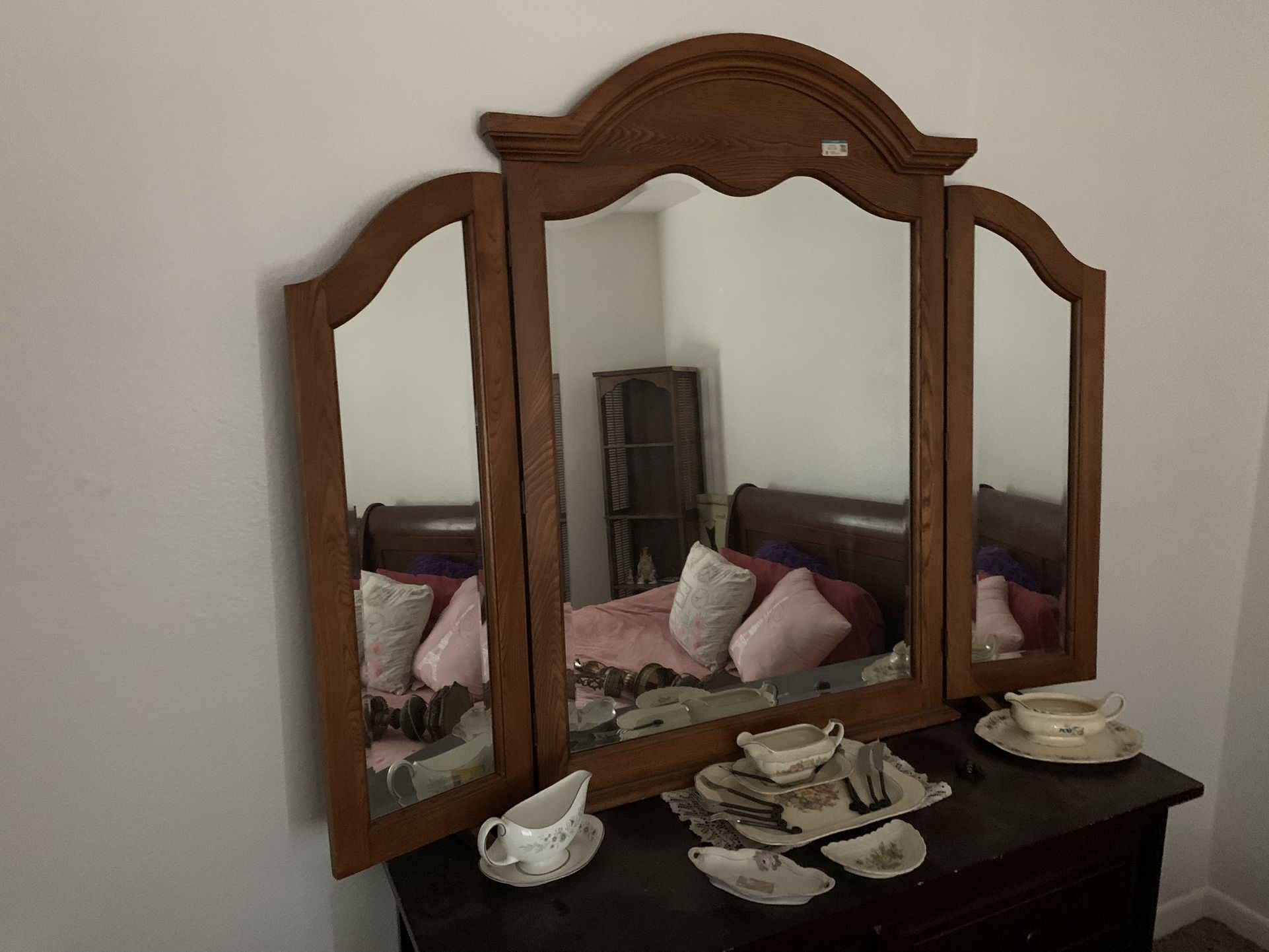 Trifold Mirror Vintage Kincaid Hunter Collection