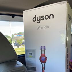 Dyson V8 Vacuum 