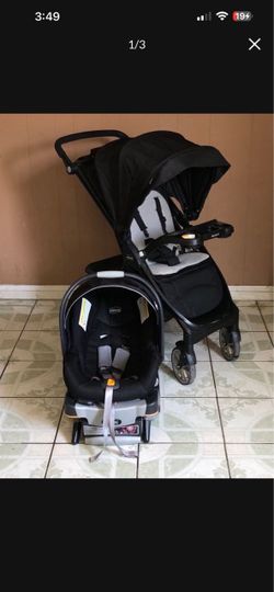 LIKE NEW CHICCO BRAVO TRAVEL SYSTEM STROLLER CAR SEAT AND BASE!!!!