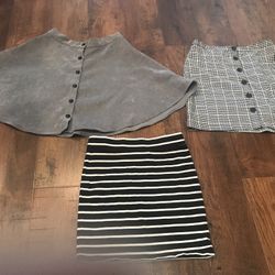 3 Skirts Size Small Pickup In Southwest Bakersfield 