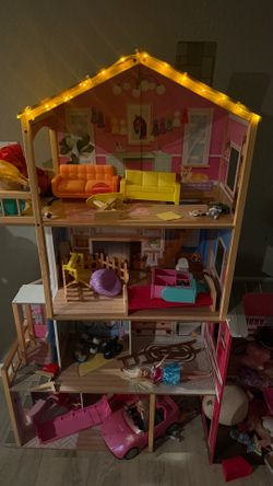 Champion wood dollhouse & horse barn