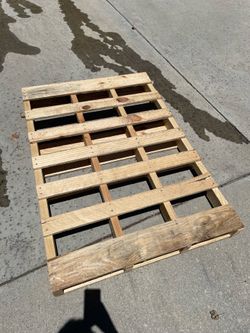 Free Wooden pallet