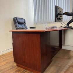 Wooden Computer Desk w/ Drawers
