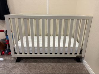 Soho 4 in 1 crib w mattress
