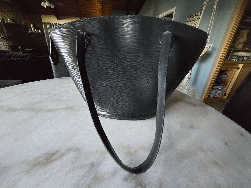 100% AUTH Louis Vuttion Black Epi St. Jacques