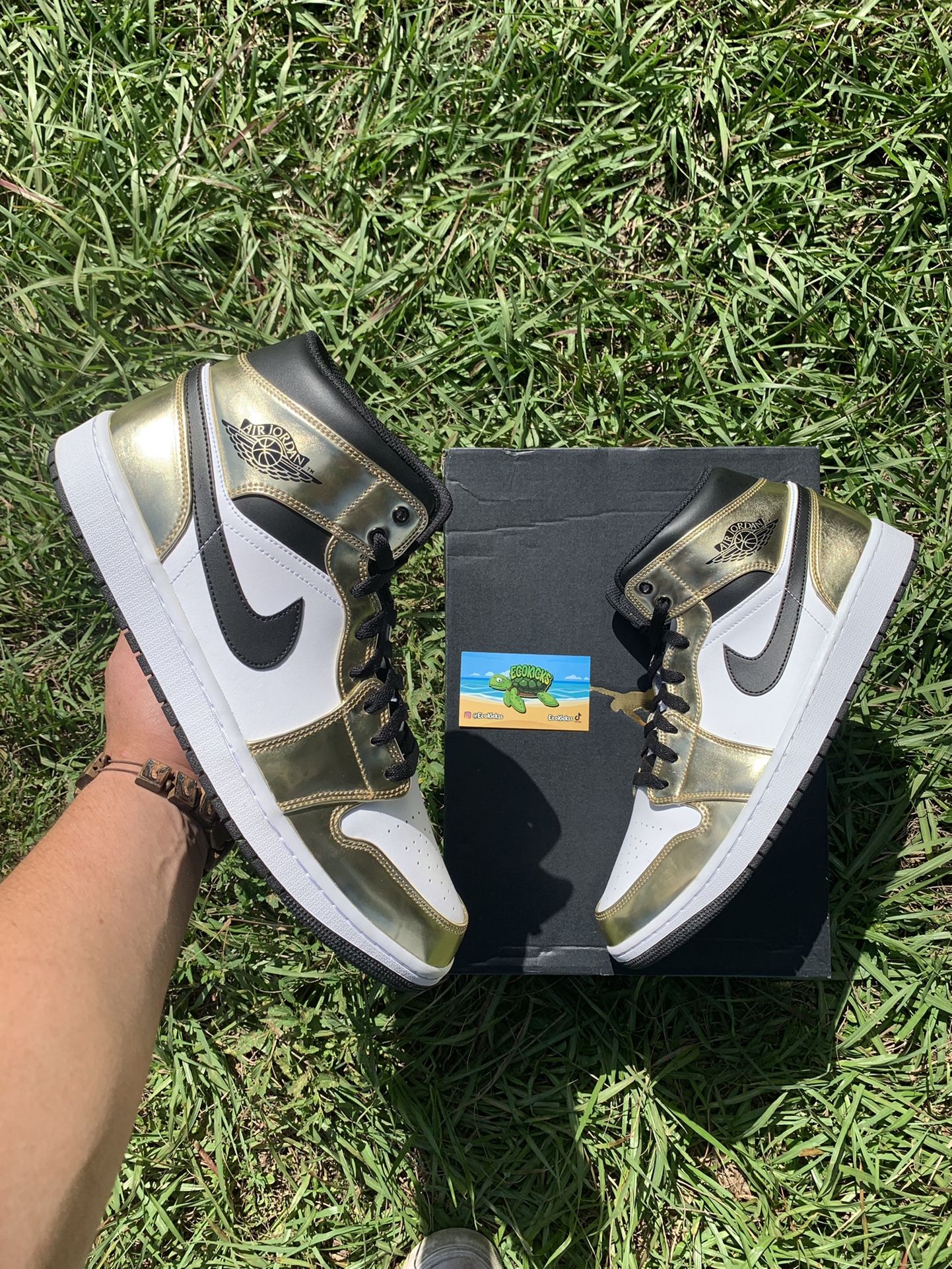 -Jordan 1 mid “Metallic gold” ⚜️  •Size: 14