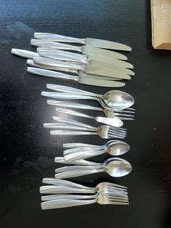 Oneida 38-Piece Flatware Set – Used, Great Condition