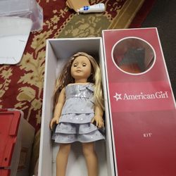 AMERICAN GIRL DOLL