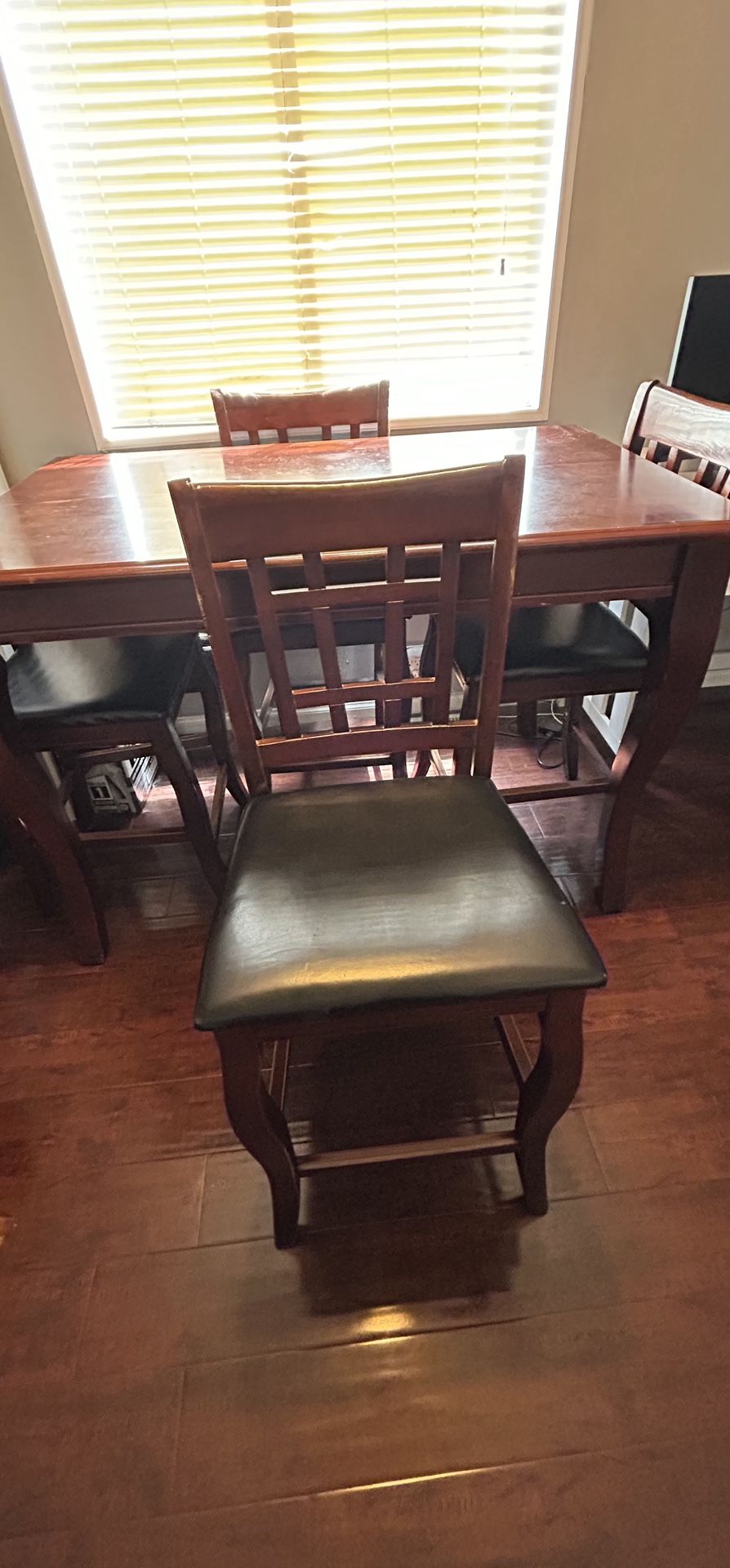 Kitchen Table With 4 Chairs