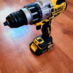 ~BRUSHLESS DEWALT XR HAMMER DRILL WITH 20V BATTERY SIMI-NEW IN EXCELLENT WORKING CONDITION~