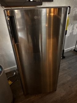 LG 6.0 cu ft Single Door Refrigerator