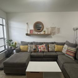 Sectional sofa, No Damaged, Excellent Condition! 