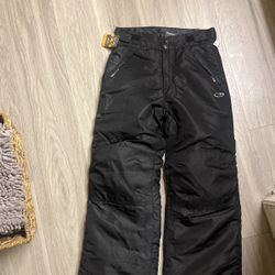 Kids BRAND NEW SNOW PANTS SIZE 8-10.       25$ EXACT CASH OR ZELLE 