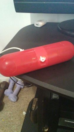 Beats pill red