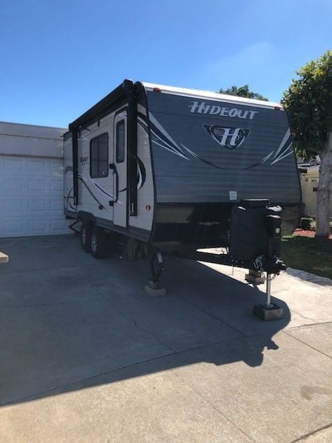 2018 hideout trailer by keystone 23 footer tomorrow 9/27 I'll post pictures of inside trailer located in San Jose but I live in lathrop