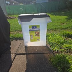 Pet Food Container 