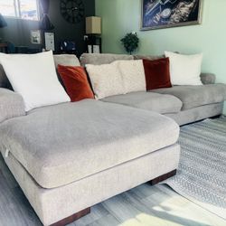 4 SALE -Gorgeous gray sectional w/ decorative pillows