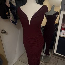 Burgundy long dress with shimmer