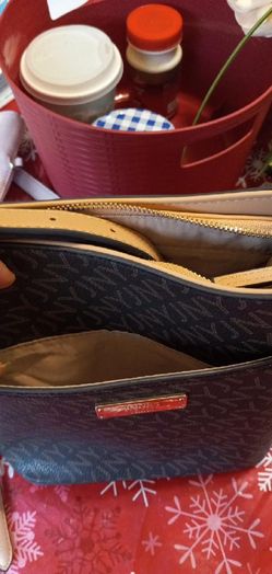 Almost new - Jones-New York bag/purse/sling