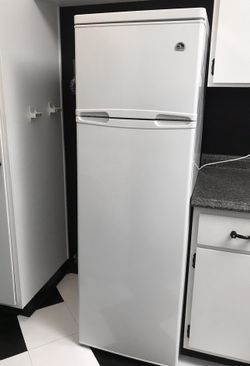 igloo apartment size refrigerator